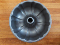Non-Stick Fluted Cake Pan - 10inch.