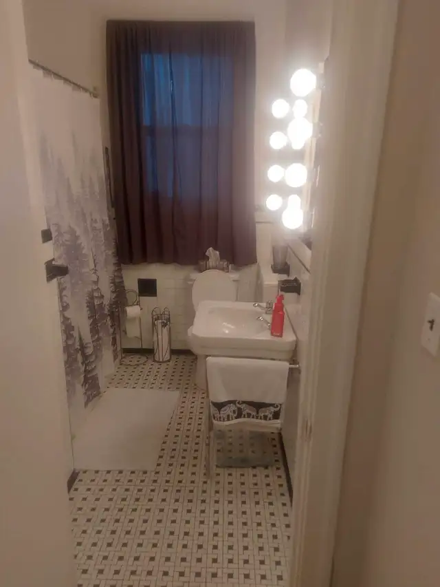 Large 2 bedroom with sunroom  in Long Term Rentals in Pembroke - Image 9