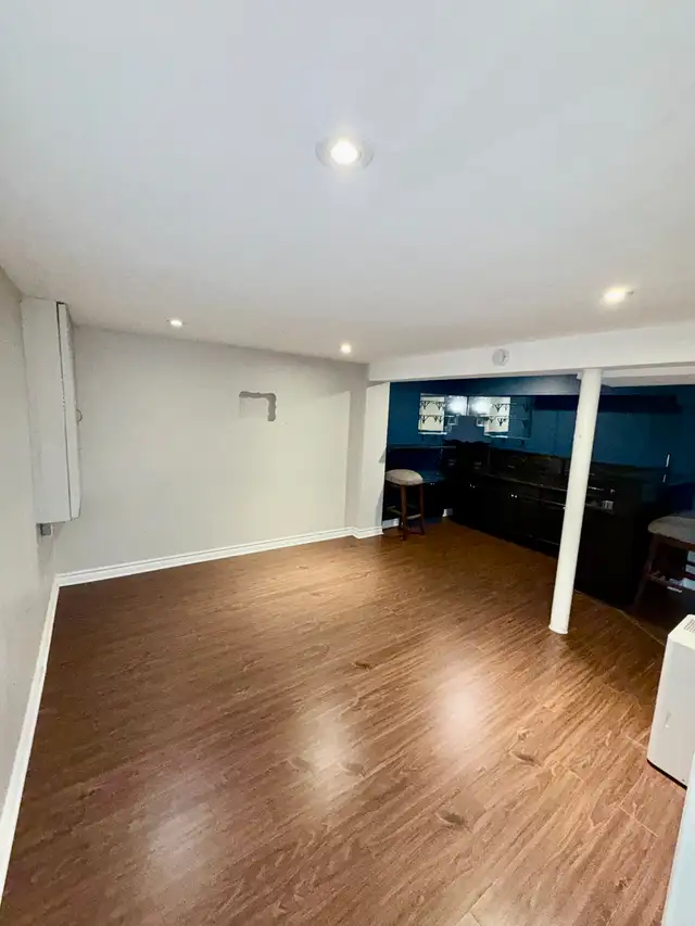 Large 1 bedroom plus den/office in duplex in Long Term Rentals in Hamilton - Image 6
