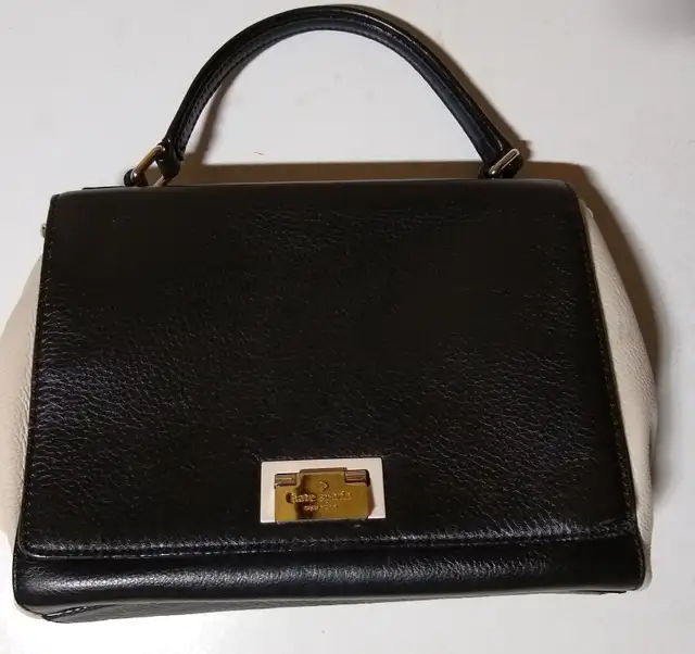 Kate Spade purse/handbag in Women's - Bags & Wallets in Calgary - Image 2