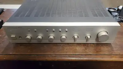 ABSOLUTELY MINT INTEGRATED AMPLIFIER,  BEAUTIFUL!, View more