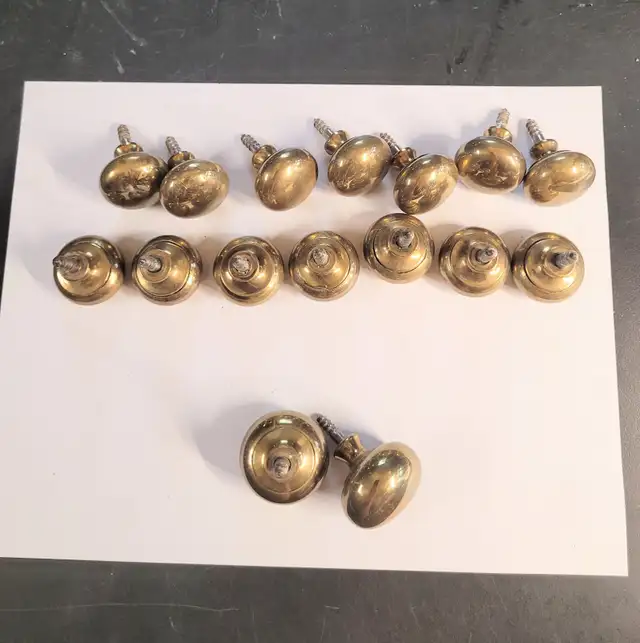Antique Brass Screw On Cabinet Knobs in Arts & Collectibles in City of Toronto - Image 2