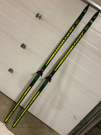VINTAGE Cross country skis: good to hang on wall or ? 215cm long