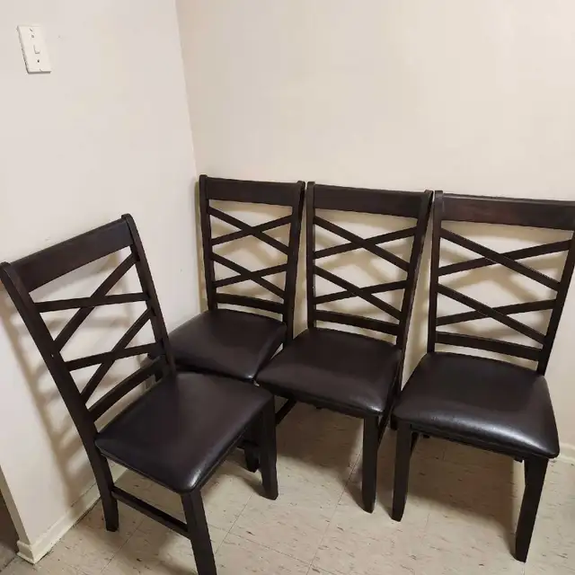Kitchen Table Set + Bench + 4 Chairs in Dining Tables & Sets in Markham / York Region - Image 7