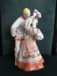 Vintage Figurine "Belarusian dance Lyavonikha" DULEVO 1966
