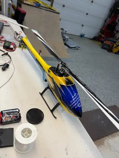 Gorgeous Trex 450L bind and fly! Speed fuselage is absolutely perfect condition. All stock Align ele...