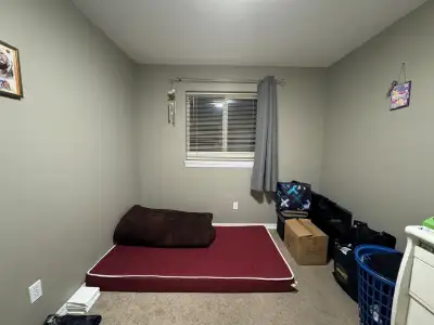 A personal room and washroom are available for $650, including utilities, in Aberdeen. Close to bus...