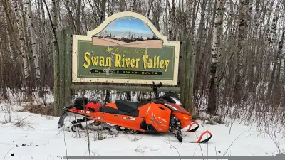 2015 summit x 146” 7***miles Dj clutch kit Camso 2 ply track(one lug trimmed down otherwise good-use...