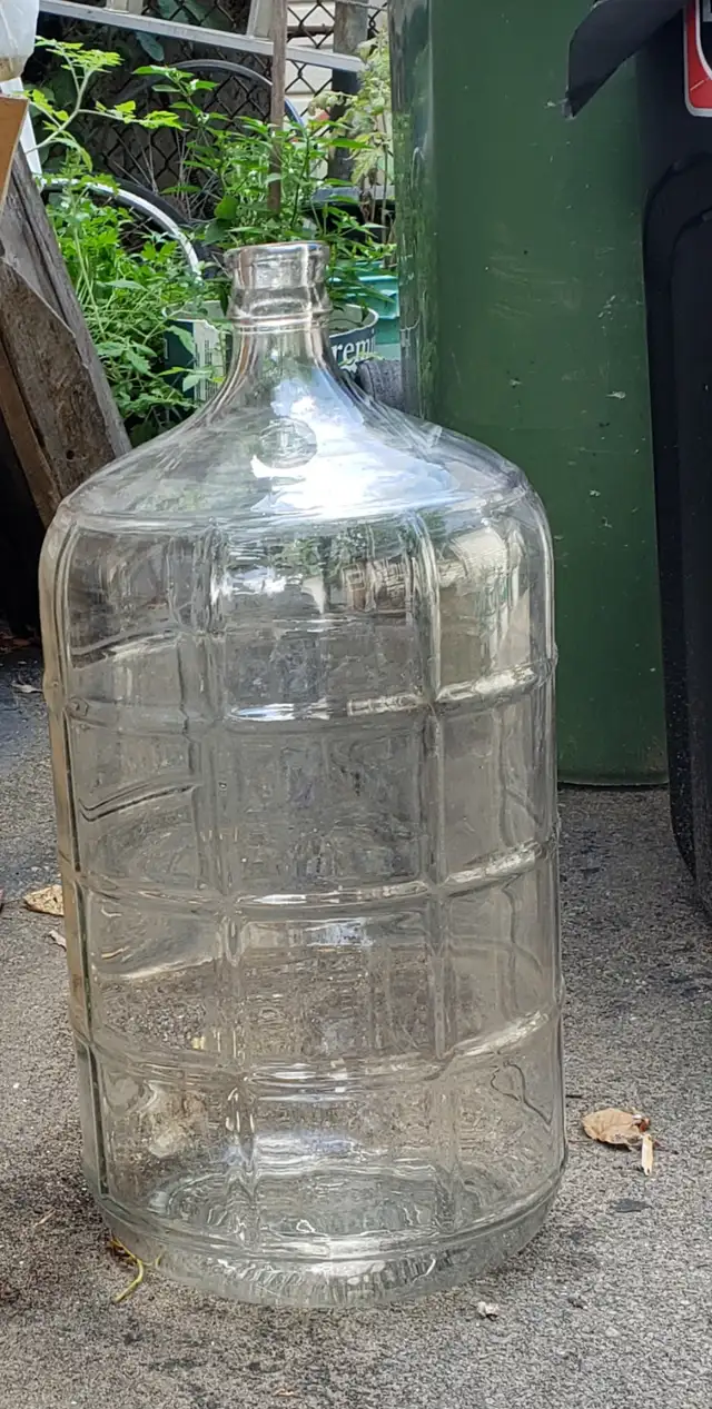 Tourie verre/Bonbonne/Carboy 23L in Outdoor Tools & Storage in City of Montréal - Image 2
