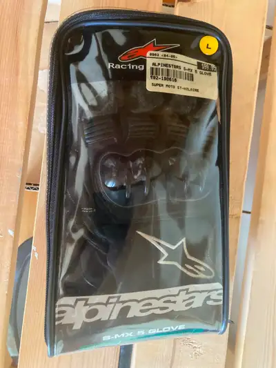 Leather Moto Sports Gloves AlpineStars, Size L Like new and in excellent condition. The gloves are a...