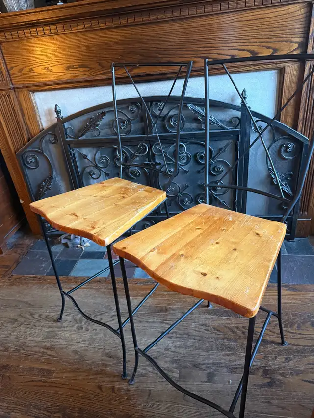 Metal and Wood Bar Stools in Chairs & Recliners in City of Toronto - Image 4