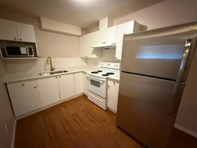Basement (Saddlebrook Area), Move in Immediately - Legal 2 Bedroom Suite, Separate entrance (walk up...