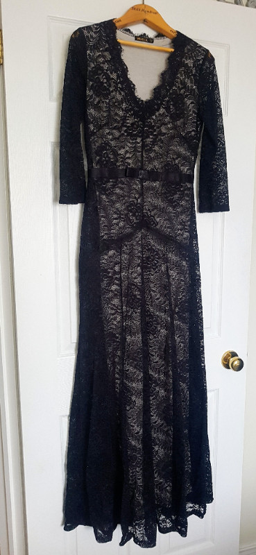 Black lace gown (replica of Kate Middleton Temperley London) in Women's - Dresses & Skirts in Ottawa - Image 3
