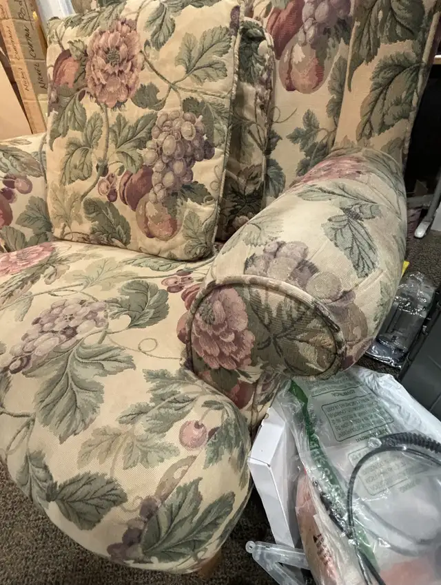 Wing Back Chair - custom tapestry in Chairs & Recliners in City of Toronto - Image 6