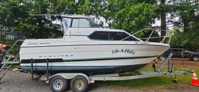 Located in Nanaimo. 1996 Bayliner 2452 Ciera Express Weekender Boat with trailer 24 feet 5.7 litre M...