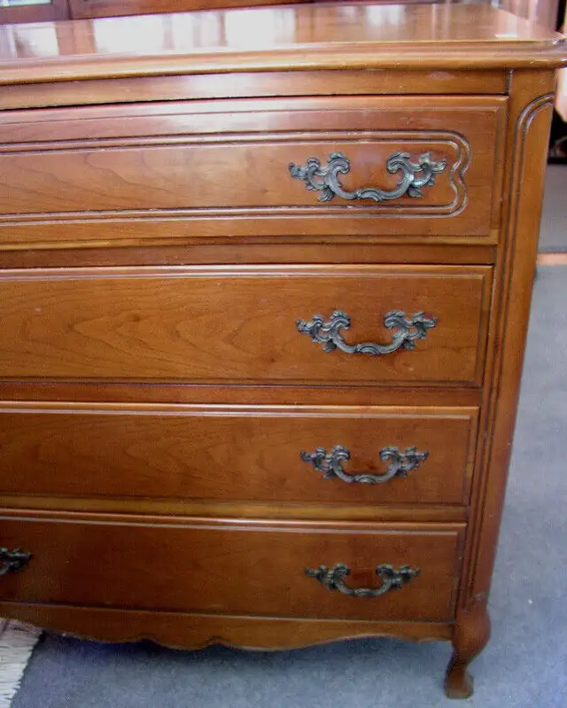 HUTCH   Cherry wood in Hutches & Display Cabinets in Kawartha Lakes - Image 4