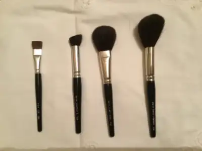 High quality makeup artist brushes,4pcs made of natural hair. PB-20 Super Powder PB-15 Complexion PB...