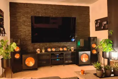 pair of klipsch rp-8000f ii in ebony. decided to go bigger rf-7iii so selling these mint condition,...