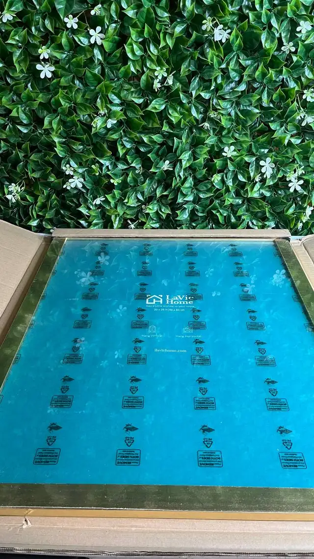 LaVie Home 20 x 25 Picture Frame, Large Poster Frame with High D in Home Décor & Accents in City of Toronto - Image 5