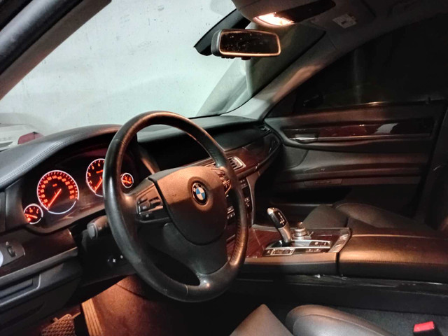 2009 BMW 750I LOW KMS in Cars & Trucks in Ottawa - Image 4