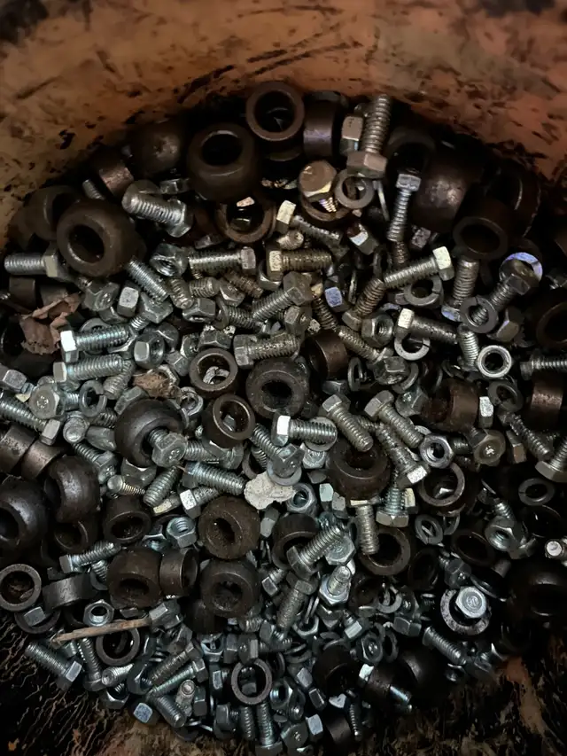 5/16" NC Bolts ( 1" & 1 1/2" long ) w Nuts & Steel Bushings in Other in Oakville / Halton Region - Image 5