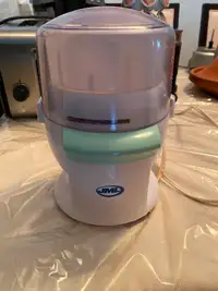 Processor and crockpot Great working condition. $10 each.