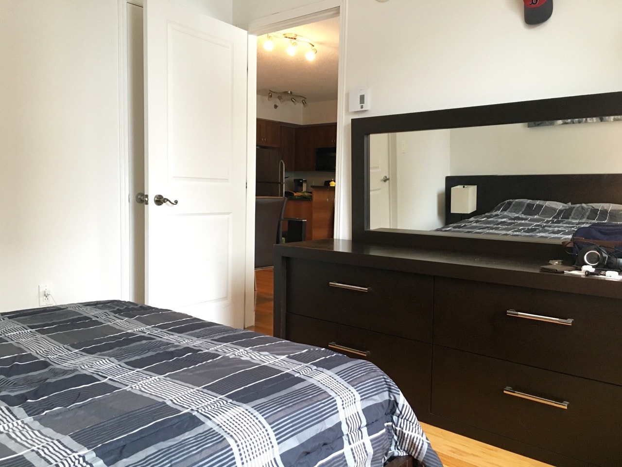 Fully Furnished and decorated Condo 41/2 Downtown Montreal — photo 1