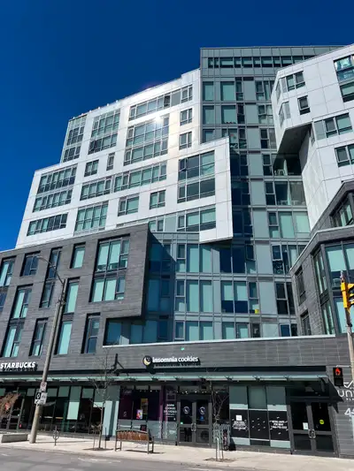 Reduced price- $2000/month Offering a sublet for a 1 bdrm apartment in Unity Place (located at the c...