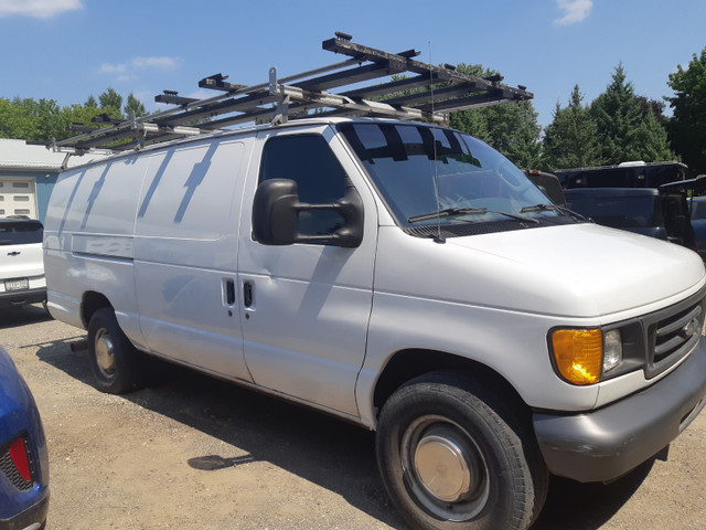 Ford E350 Extended Cargo Van 2003 in Cars & Trucks in Barrie
