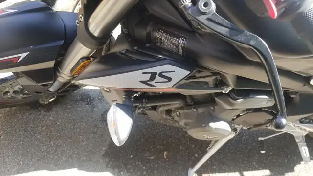 2019 Triumph Street Triple 765cc RS (VERY low mileage) in Sport Bikes in Mississauga / Peel Region - Image 7