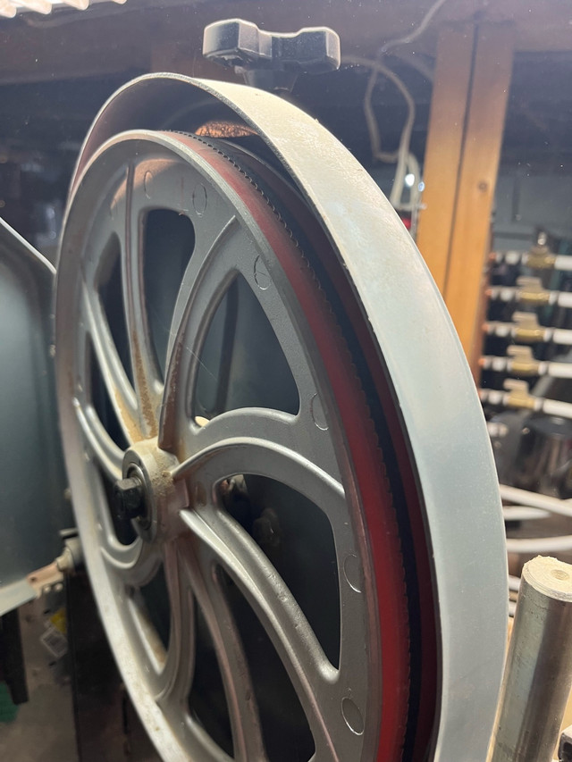 14” delta bandsaw in Power Tools in Norfolk County - Image 3