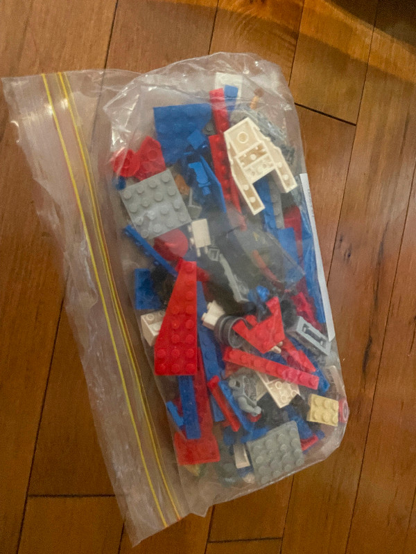 Marvel Captain America Lego set in Toys & Games in Penticton - Image 2