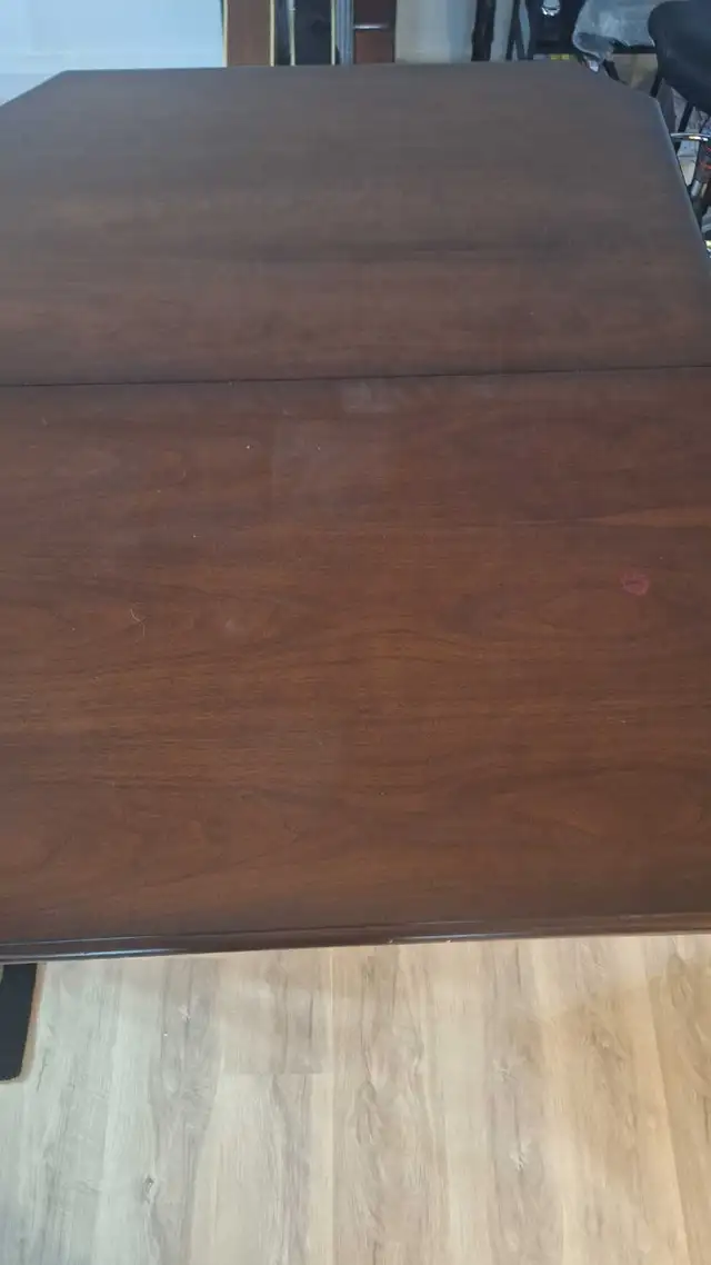 Real wood dining table set with 5 chairs in Dining Tables & Sets in Mississauga / Peel Region - Image 4