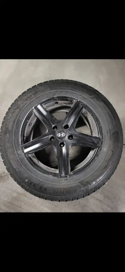 4 Michelin X-Ice 235 65 17 used one winter on Huyndai Mags Paid $1100 for tires + tax and $1300 for...