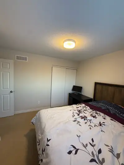 One all inclusive room for rent in Half moon Bay, Barrhaven where is 5 minutes walking distance to t...
