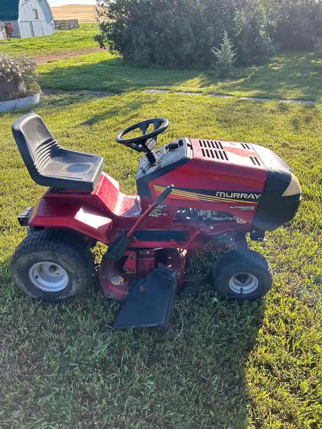 ride on lawnmower in Lawnmowers & Leaf Blowers in Moose Jaw - Image 3