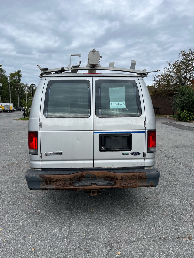  Ford E-250 Work Van – Low KM   dans Autos et camions  à Ville de Montréal - Image 4