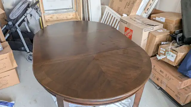 wooden kitchen table with optional leaf (6 ft) in Dining Tables & Sets in Ottawa - Image 5