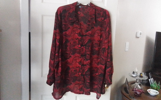 WOMAN'S SZ 5X RED AND BLACK LONG SLEEVE BLOUSE(S) in Women's - Tops & Outerwear in City of Toronto