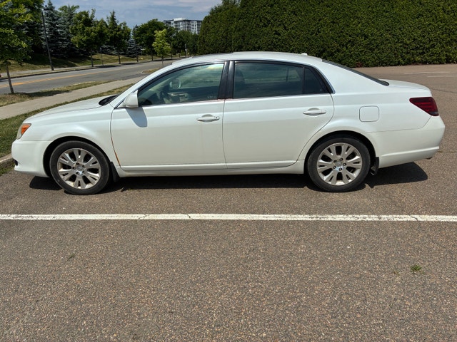 Toyota Avalon 2010 — photo 3