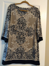 Beautiful Ladies Long Top Size XL Brand New