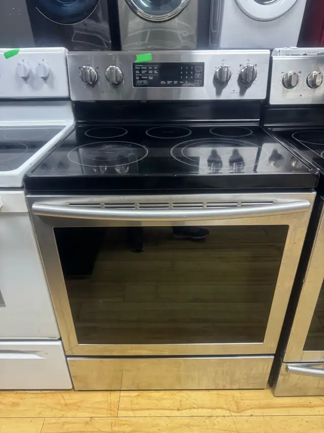 Samsung Electric Range in Stoves, Ovens & Ranges in Laval / North Shore - Image 2