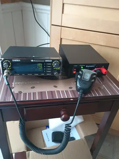 Key FeaturesSSB/AM Modes: Features USB and LSB for superior range, alongside standard AM.7-Color Dis...