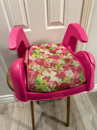This is a used Cosco Highrise booster car seat, ready to keep your little one safe and comfy on the...