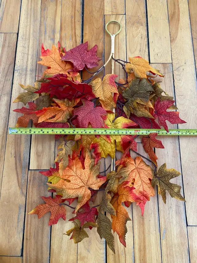 Fall Leaves Decoration in Home Décor & Accents in Ottawa - Image 6