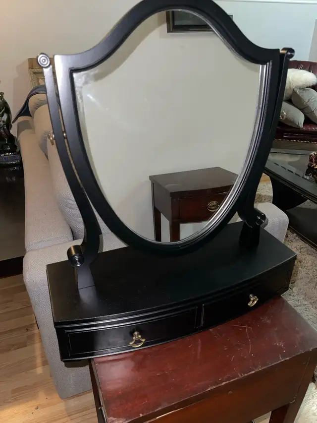 vintage tabletop vanity with swivel mirror in Home Décor & Accents in Calgary - Image 2