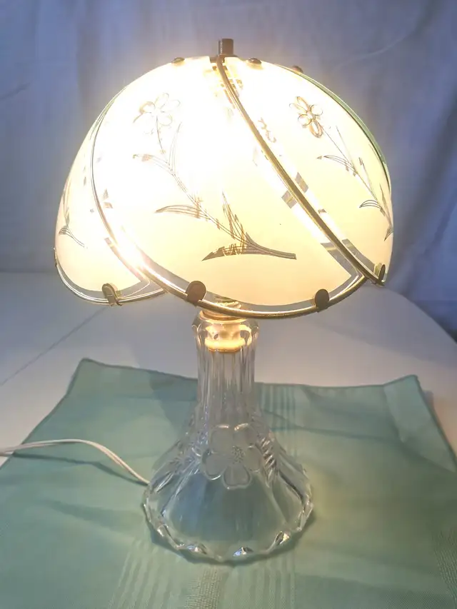 Table Lamp Glass Shade, Crystal Base Botanical Scalloped Frosted in Indoor Lighting & Fans in Markham / York Region - Image 7