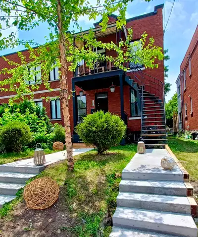 SPECIAL OCTOBER RATE – $1850 Regular rate: $2,200/month Bright & Spacious Furnished 2-Bedroom – Grou...