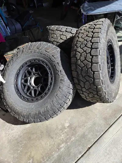 Putting my 37s up for sale off of my Ford F350 as I've moved to a different brand. 37x12.50 Toyo AT3...