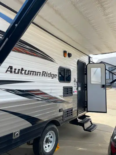 2018 autumn Ridge StarCraft, 19 foot bunkhouse trailer. Small bathroom, two burner, propane, stove,...